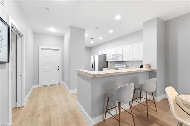 8259 Parkstone PL 202, Naples, FL 34120