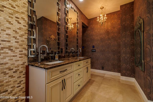 5660 Lago Del Sol Drive, Lake Worth, FL 33467