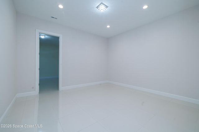 5660 Lago Del Sol Drive, Lake Worth, FL 33467