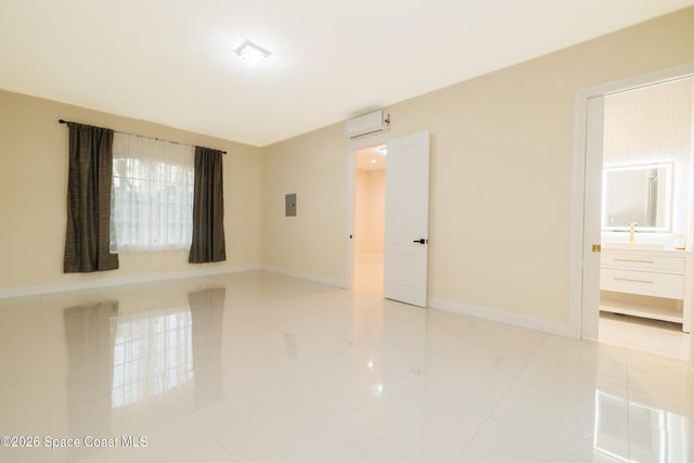 5660 Lago Del Sol Drive, Lake Worth, FL 33467