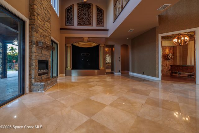 5660 Lago Del Sol Drive, Lake Worth, FL 33467