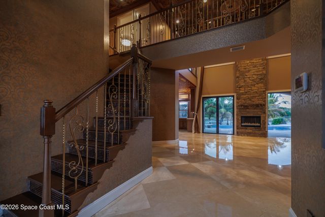 5660 Lago Del Sol Drive, Lake Worth, FL 33467