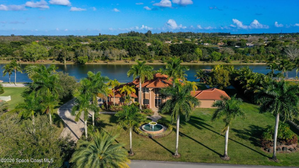 5660 Lago Del Sol Drive, Lake Worth, FL 33467