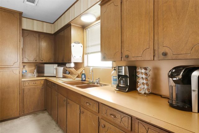 856 Bonita Street, Bayou Vista, TX 77563