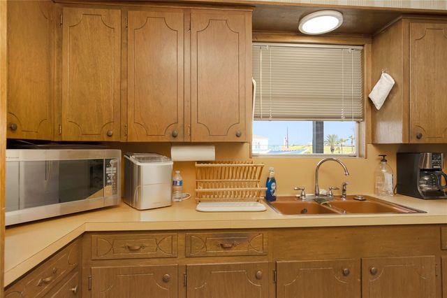 856 Bonita Street, Bayou Vista, TX 77563