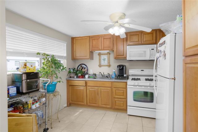 856 Bonita Street, Bayou Vista, TX 77563