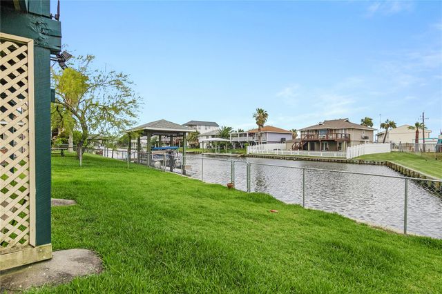 856 Bonita Street, Bayou Vista, TX 77563