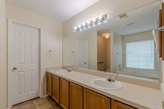 15830 Borwick, Selma, TX 78154