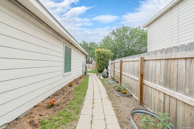 15830 Borwick, Selma, TX 78154