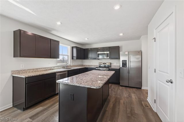 2457 Bishop Oval, Barberton, OH 44203