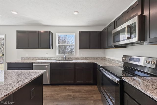 2457 Bishop Oval, Barberton, OH 44203