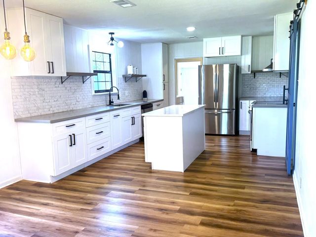 1207 Half Moon Drive, Wharton, TX 77488