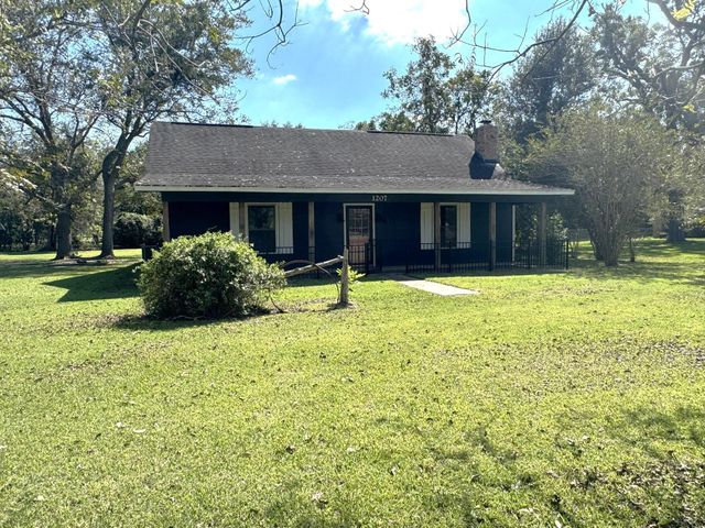 1207 Half Moon Drive, Wharton, TX 77488