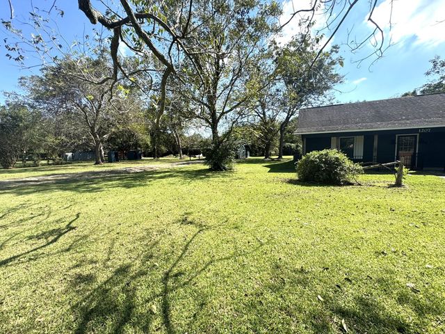 1207 Half Moon Drive, Wharton, TX 77488