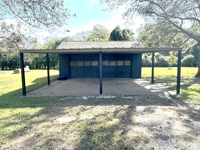 1207 Half Moon Drive, Wharton, TX 77488