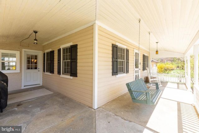 28 SEMINARY RD, Glenmoore, PA 19343