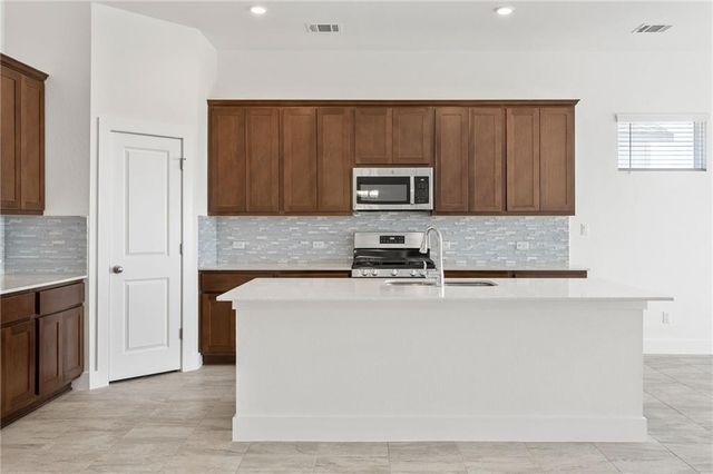 121 Buckle Cove, Kyle, TX 78640