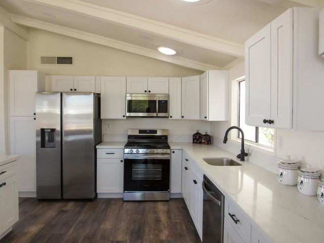 38520 Commons Valley Drive, Palm Desert, CA 92260