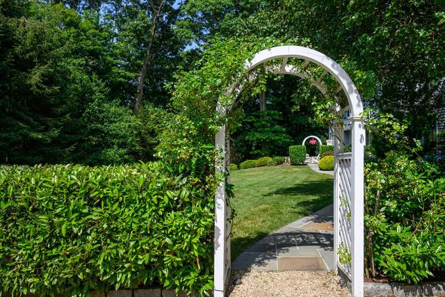 19 Georgian Lane, Darien, CT 06820