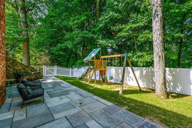 19 Georgian Lane, Darien, CT 06820