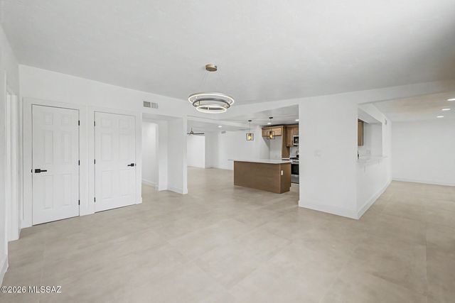 2625 N Fair Oaks Avenue, Tucson, AZ 85712