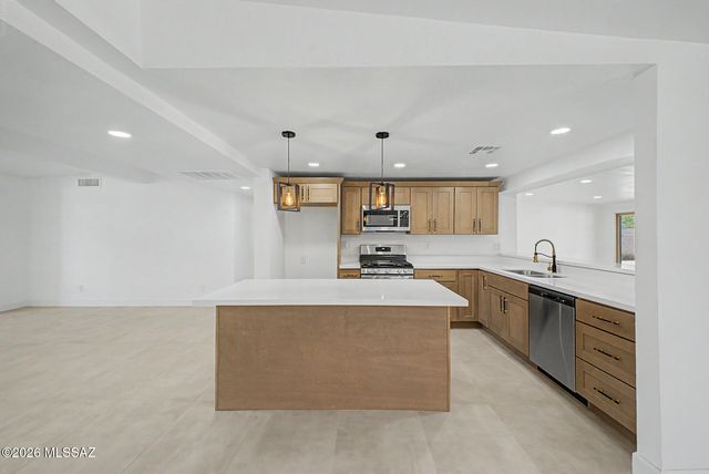 2625 N Fair Oaks Avenue, Tucson, AZ 85712
