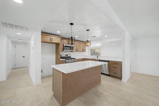 2625 N Fair Oaks Avenue, Tucson, AZ 85712