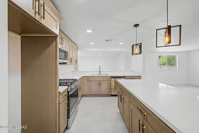 2625 N Fair Oaks Avenue, Tucson, AZ 85712