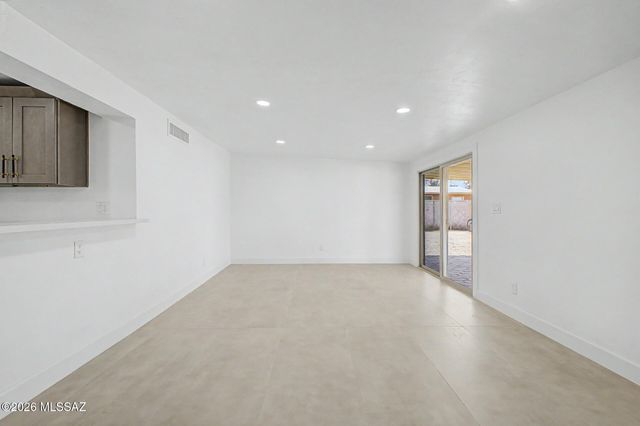 2625 N Fair Oaks Avenue, Tucson, AZ 85712