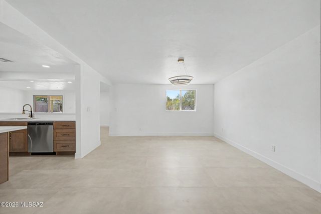 2625 N Fair Oaks Avenue, Tucson, AZ 85712