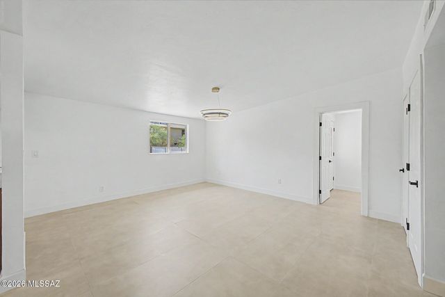 2625 N Fair Oaks Avenue, Tucson, AZ 85712