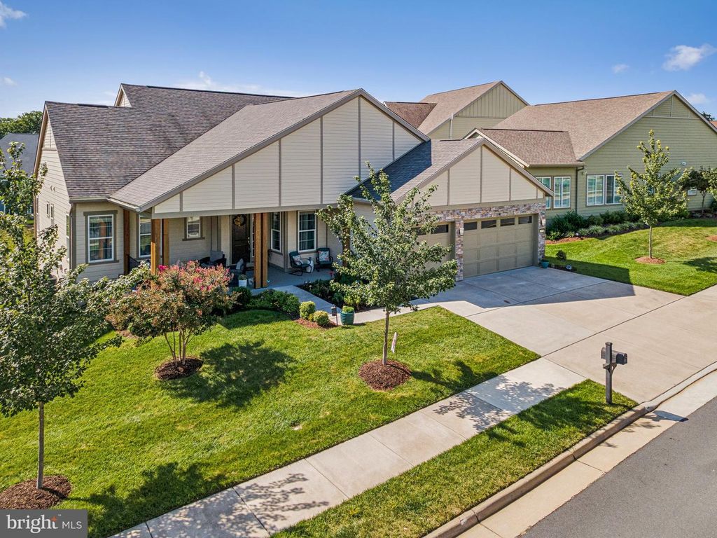 102 PHOEBE CT, Lake Frederick, VA 22630