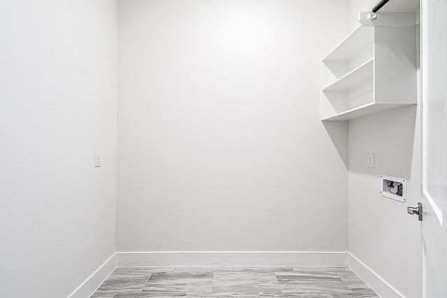 187 Peninsula Point Drive, Montgomery, TX 77356