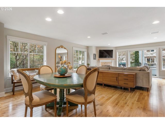 4520 LOWER Dr, Lake Oswego, OR 97035