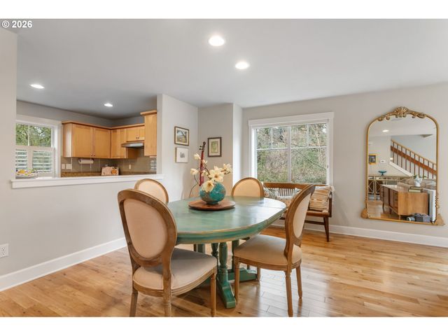 4520 LOWER Dr, Lake Oswego, OR 97035