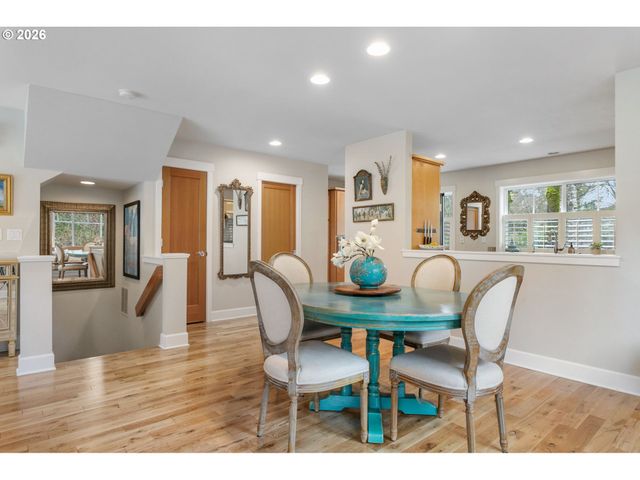 4520 LOWER Dr, Lake Oswego, OR 97035