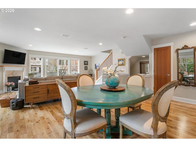 4520 LOWER Dr, Lake Oswego, OR 97035