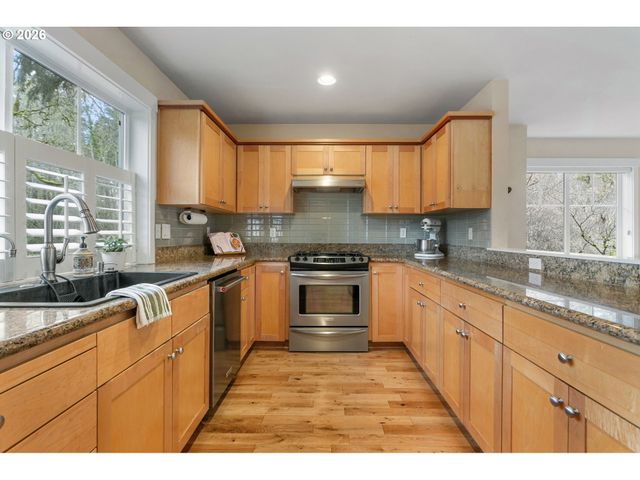 4520 LOWER Dr, Lake Oswego, OR 97035