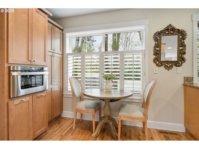 4520 LOWER Dr, Lake Oswego, OR 97035