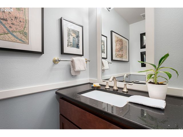 4520 LOWER Dr, Lake Oswego, OR 97035