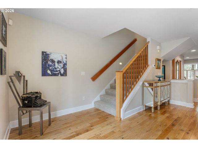 4520 LOWER Dr, Lake Oswego, OR 97035