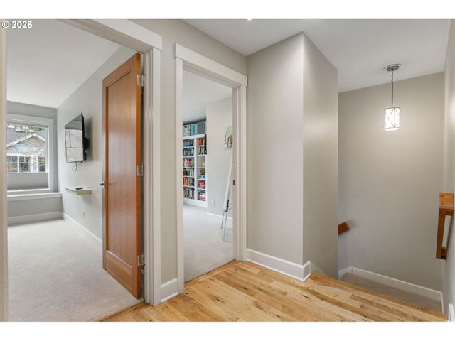 4520 LOWER Dr, Lake Oswego, OR 97035