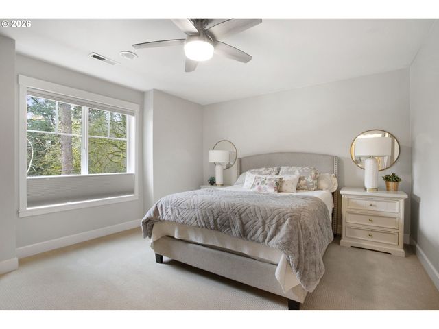 4520 LOWER Dr, Lake Oswego, OR 97035