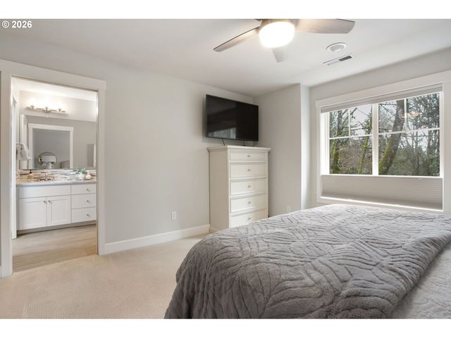 4520 LOWER Dr, Lake Oswego, OR 97035