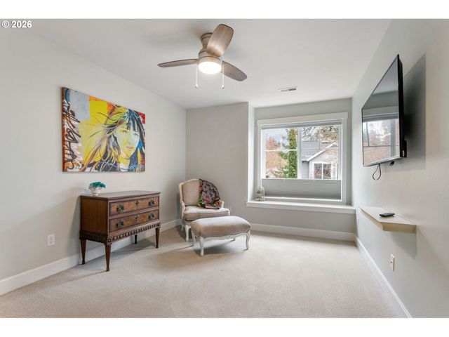 4520 LOWER Dr, Lake Oswego, OR 97035