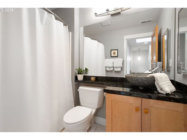 4520 LOWER Dr, Lake Oswego, OR 97035