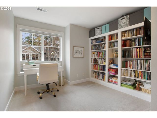 4520 LOWER Dr, Lake Oswego, OR 97035