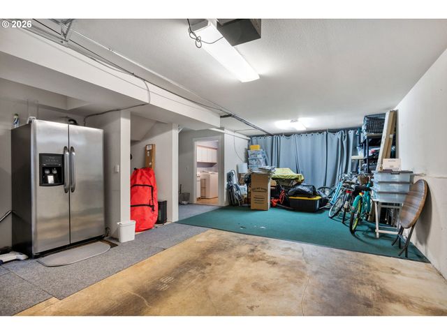 4520 LOWER Dr, Lake Oswego, OR 97035