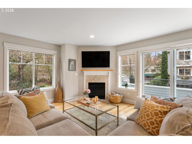 4520 LOWER Dr, Lake Oswego, OR 97035