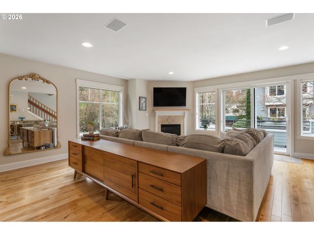 4520 LOWER Dr, Lake Oswego, OR 97035